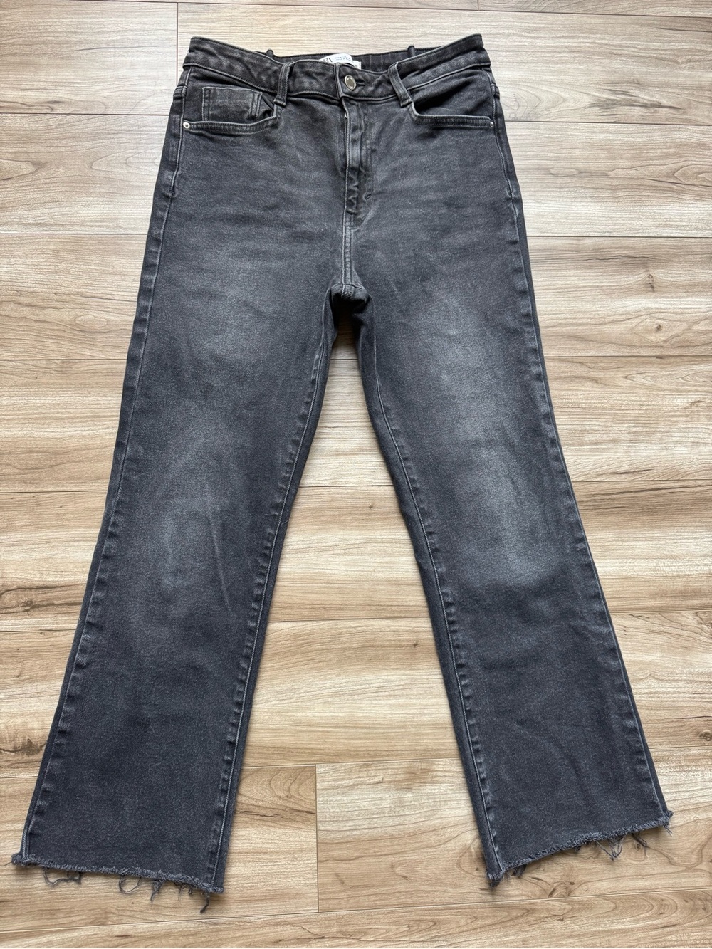 ZARA black /dark grey washed denim jeans raw frayed hem size 8 bootcut / flare